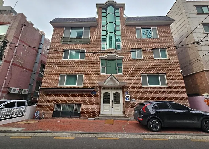 Cozy House - 10 Mins From Subway Line 2 アパート *